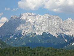 Le Schneefernerkopf (au centre) depuis le col de Fern au sud-ouest