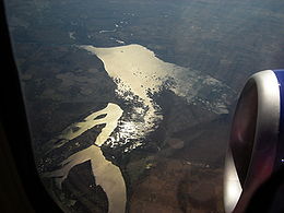Lac Potholes (centre) avec le lac Moses (bas à gauche). Vue du nord.
