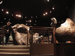 Fragment dit « Ahnighito ». Il pèse 31 t et est exposé à l'American Museum of Natural History, à New York