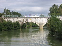Pont canal sur la Baïse.