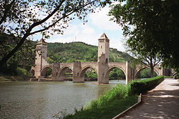 Cahors : le pont Valentré sur le Lot.