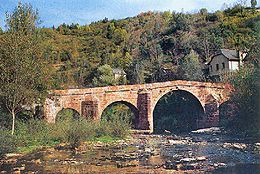Le vieux pont, dit « romain », sur le Dourdou.