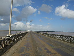 Le pont Demerara Harbour qui permet la traversée du fleuve