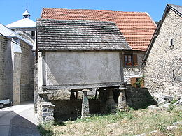 Un des greniers à grain d'Orbaitzeta