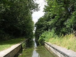 La Sansfond canalisée au-dessus du pont-aqueduc des Arvaux sur la commune de Noiron-sous-Gevrey