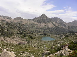 le lac de Gourguet et en arrière plan le pic de Bastan