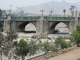 Pont sur le Río Rímac à Lima