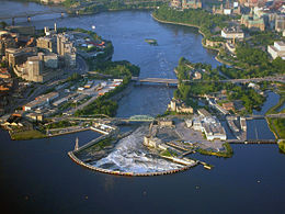 La rivière des Outaouais, entre les villes de Gatineau et d'Ottawa.