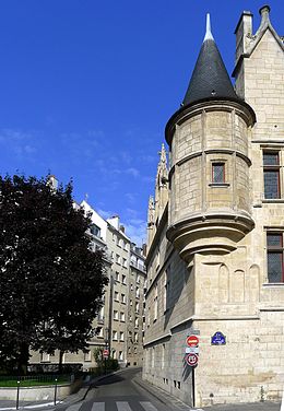 Rue de l'Hôtel-de-Ville, côté Hôtel de Sens (rue du Figuier).