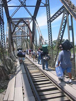 Pont permettant le passage de la frontière entre Panama et Costa Rica sur la Sixaola.