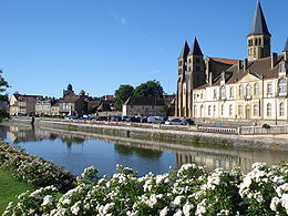 La Bourbince passe à Paray-le-Monial devant la basilique.