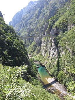 Pont sur la rivière Piva.