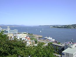 Le fleuve Saint-Laurent entre Québec (à gauche) et Lévis (à droite).
