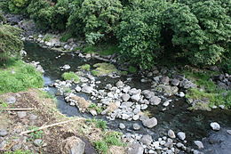 Vue de la Rivière Sainte-Anne depuis le pont de la route nationale 2 à Sainte-Anne de La Réunion.