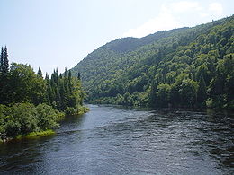 La rivière Jacques-Cartier dans un secteur du Parc national de la Jacques-Cartier.