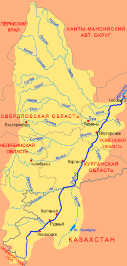 Le bassin de la Tobol et ses principaux affluents : la Tetcha (ici en russe Теча) coule dans la partie centre-ouest de ce bassin, entre les deux points rouge représentant Ekaterinbourg au nord et Tcheliabinsk au sud.