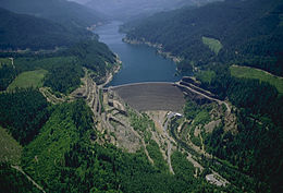 Le barrage Cougar forme un réservoir sur la rivière McKenzie.