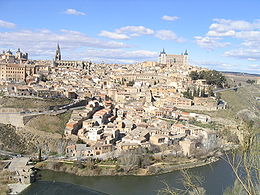 Vue générale de Tolède, avec l'Alcázar et la Cathédrale en fond.