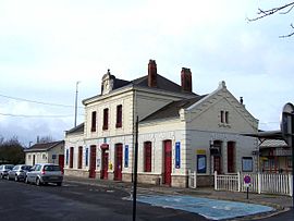 Le bâtiment-voyageurs de la gare.