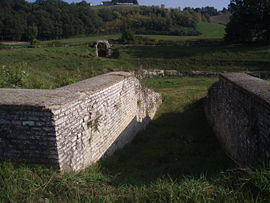 Vue partielle des ruines de l'amphithéâtre