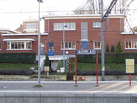La gare SNCB d'Auvelais (vue depuis la rue Docteur Romedenne).