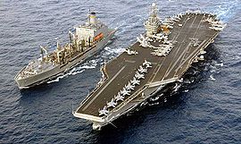 USS Truman et le ravitailleur USNS John Lenthall (2003).