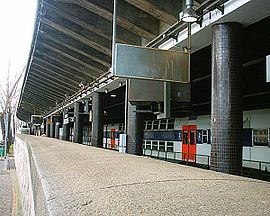 La gare vue des quais de Seine.