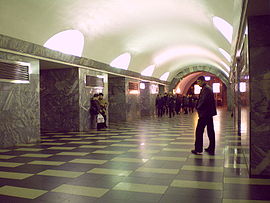 Quai de la station de métro Tchernychevskaïa.