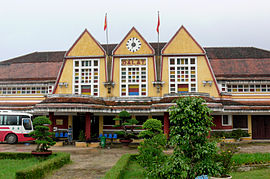 Extérieur de l'ancienne gare de Dalat (2007).