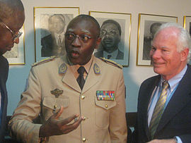 Le général Babacar Gayeen compagnie de Ross Mountain (2009)
