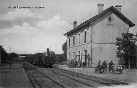 La gare avec un train à vapeur vers 1900.