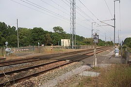 Vue du PN no 280 et du quai marchandise de la gare d’Anetz.