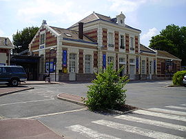 Entrée de la gare Place Gabriel-Péri