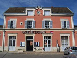 Bâtiment voyageurs et entrée de la gare.