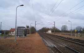 Voies et quais de la halte.