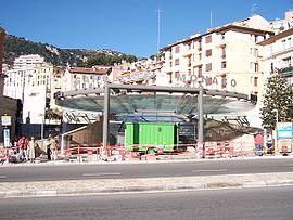 Façade de l'accès « Pont Sainte-Dévote » lors des travaux début 2006.