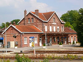 La gare et son bâtiment voyageurs.