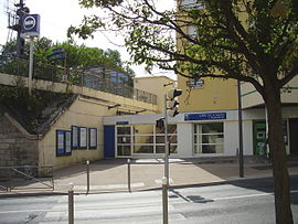 Entrée principale de la gare, rue du Général-Leclerc.