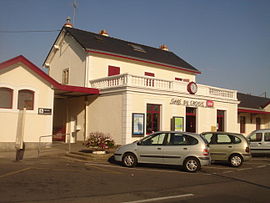 Le bâtiment voyageurs et l'entrée de la gare