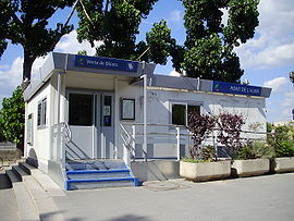 Bureau de vente des billetsprès des entrées de la gare souterraine
