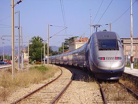 Intérieur de la gare avec le TGV Duplex 6116.
