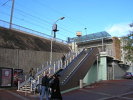 Escaliers d'accès à la gare.