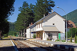 La gare coté voies en direction de Grenoble