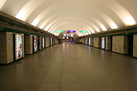 Quai de la station de métro Gostiny Dvor.