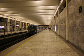 Quai de la station de métro Rybatskoïe.