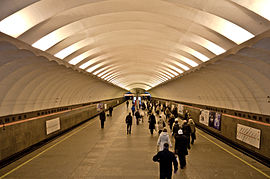 Quai de la station de métro Prospekt Bolchevikov.