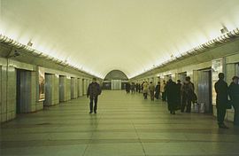 Quai de la station de métro Park Pobedy.