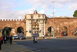 La Porta San Giovanni construite par Giacomo Del Duca