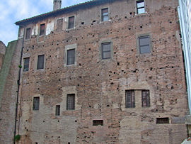 Mur du forum de la Paix où, autrefois, était appliquée la Forma Urbis