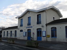 Gare de Coulommiers, l'entrée et le bâtiment voyageurs.